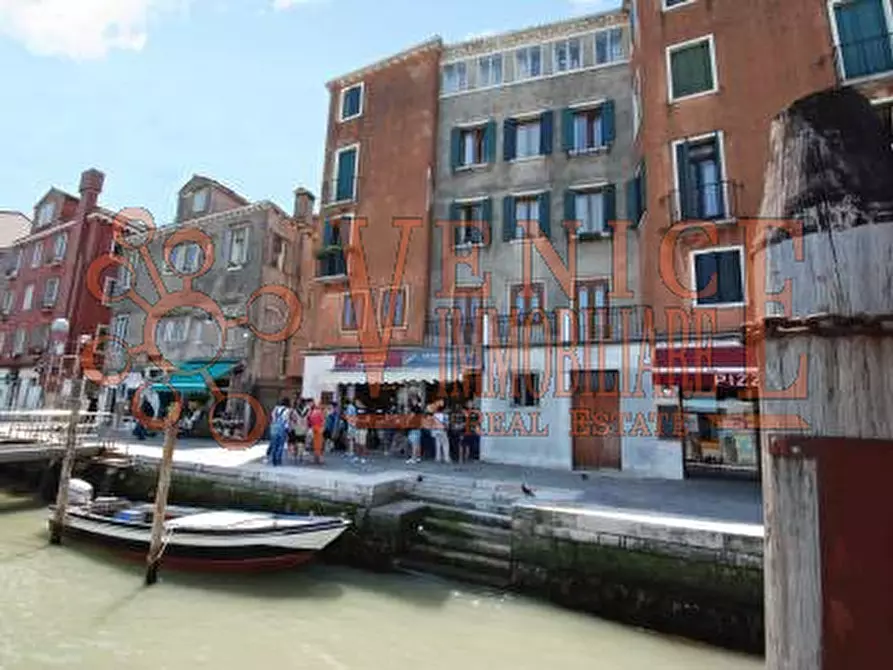 Immagine 1 di Attività commerciale in vendita  a Venezia