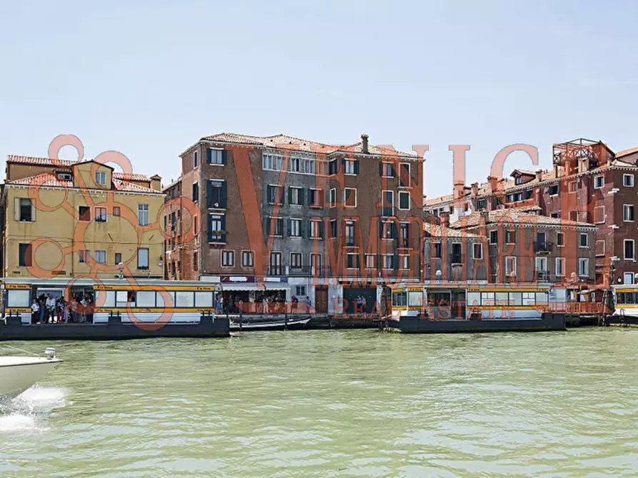 Immagine 1 di Attività commerciale in vendita  a Venezia