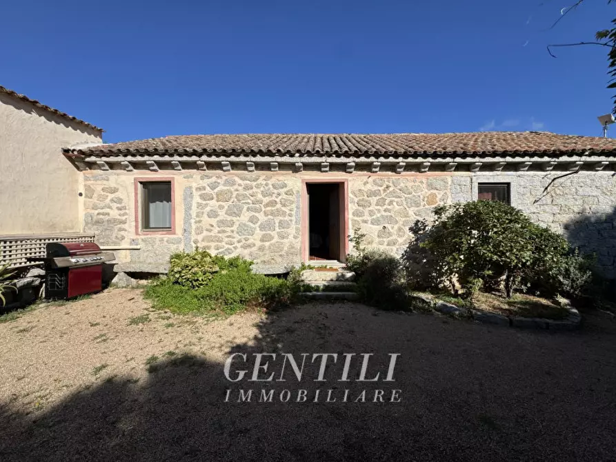 Immagine 17 di Villa in vendita  a Luogosanto