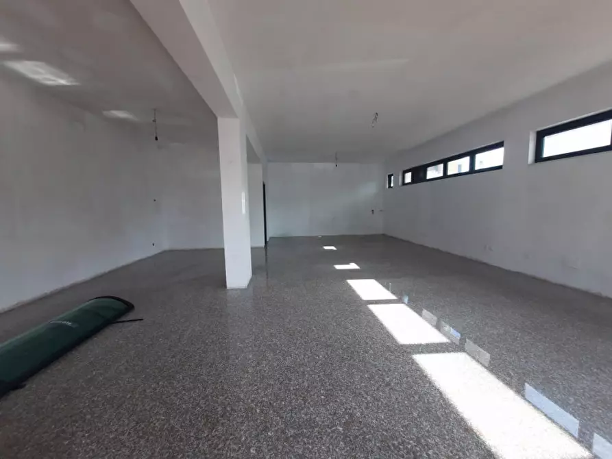 Immagine 1 di Negozio in affitto  in VIA VERDI a Salzano