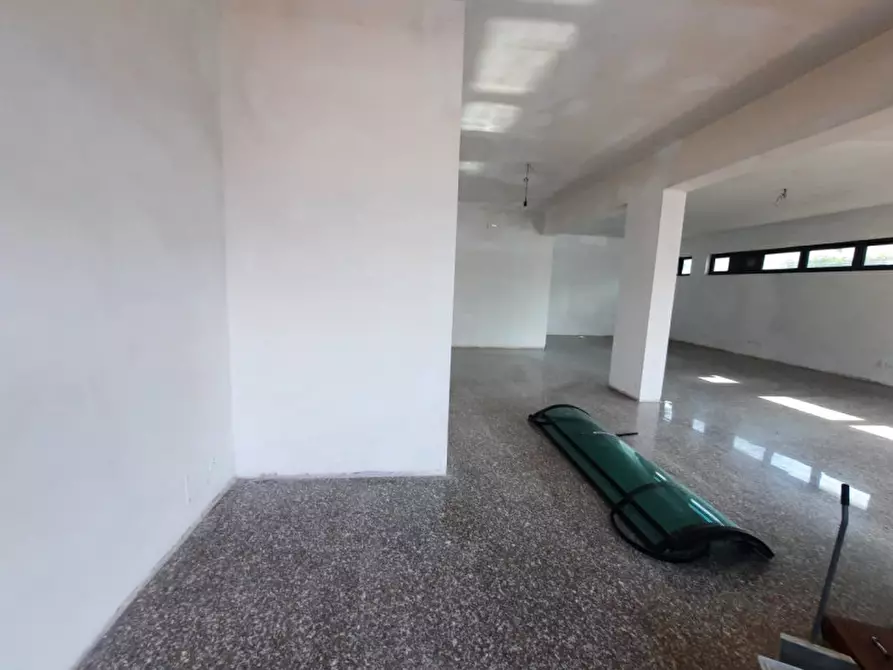 Immagine 5 di Negozio in affitto  in VIA VERDI a Salzano