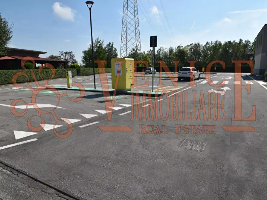 Immagine 4 di Attività commerciale in vendita  in CAMPONOGARA a Camponogara