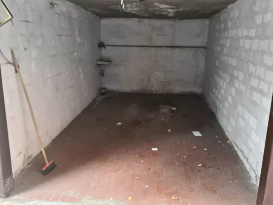 Immagine 2 di Garage in vendita  in via ponte albano a Sasso Marconi