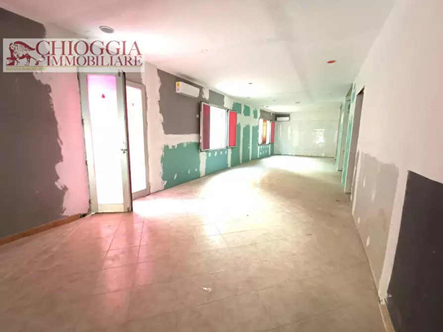 Immagine 3 di Negozio in affitto  in Via P. E. Venturini a Chioggia