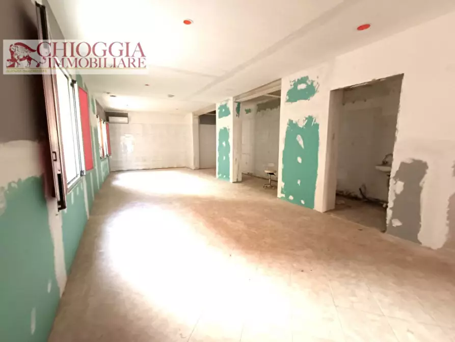 Immagine 4 di Negozio in affitto  in Via P. E. Venturini a Chioggia