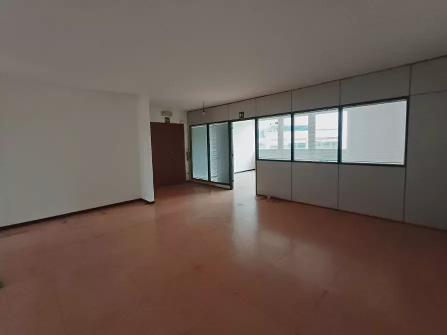 Immagine 20 di Ufficio in affitto  in via Avogadro a Bolzano