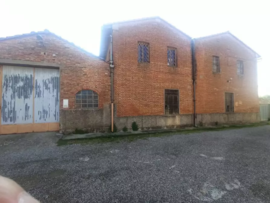 Immagine 3 di Laboratorio in vendita  a Castiglione Del Lago