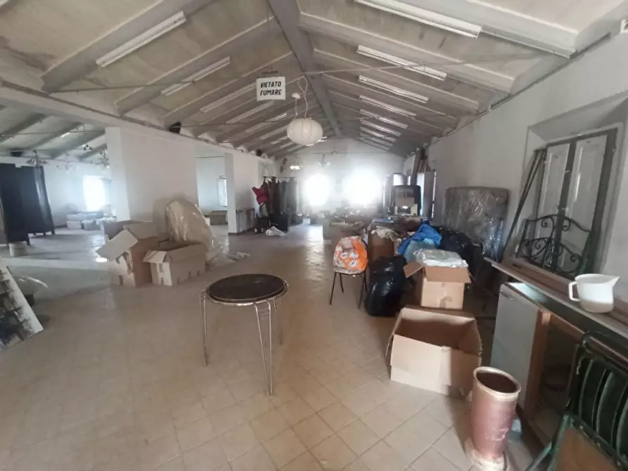 Immagine 7 di Laboratorio in vendita  a Castiglione Del Lago