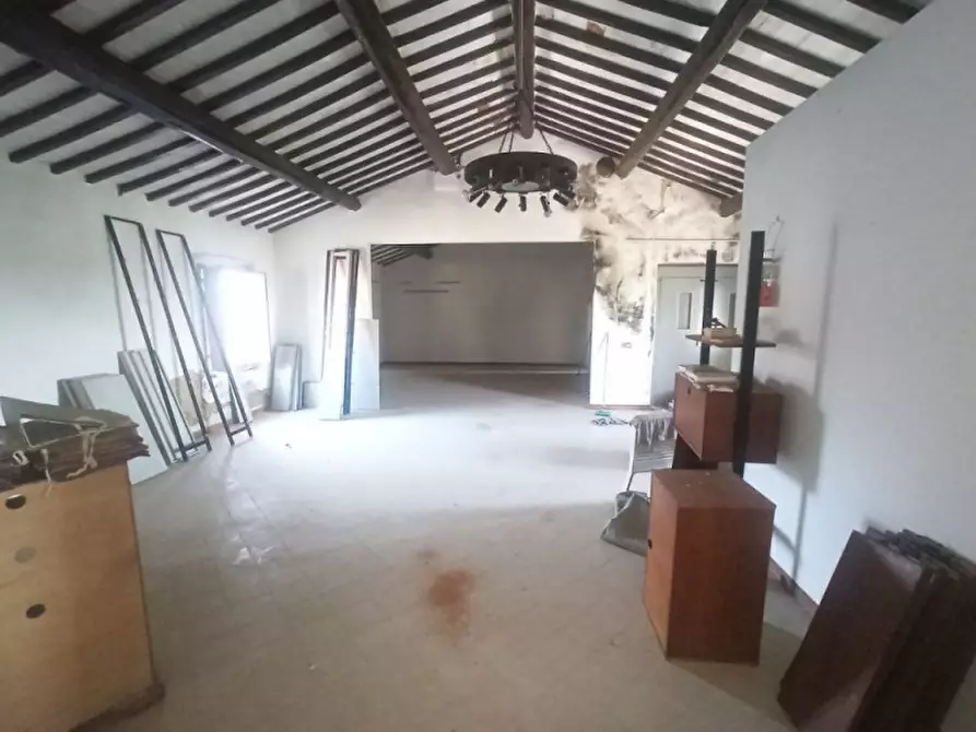 Immagine 9 di Laboratorio in vendita  a Castiglione Del Lago