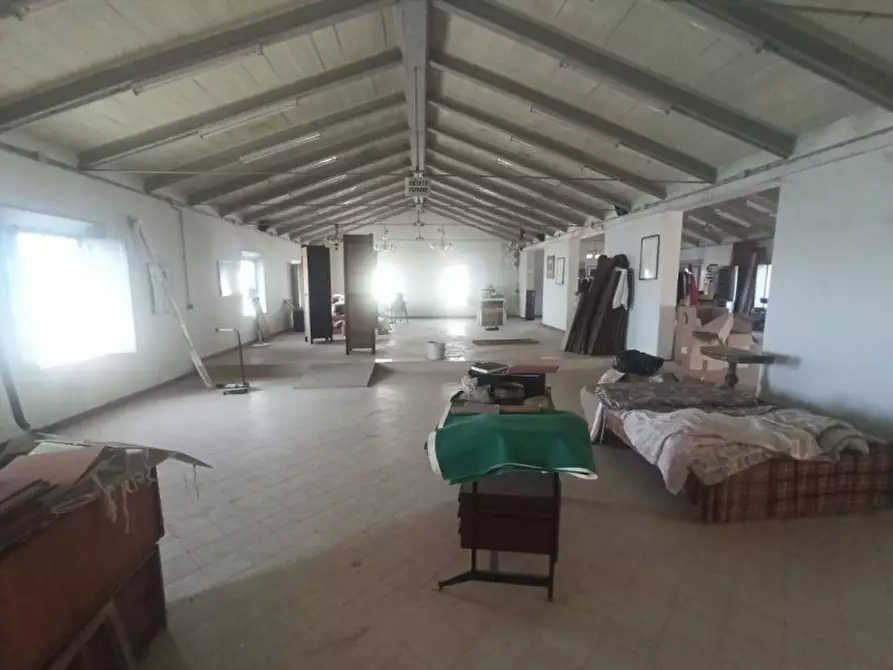 Immagine 10 di Laboratorio in vendita  a Castiglione Del Lago