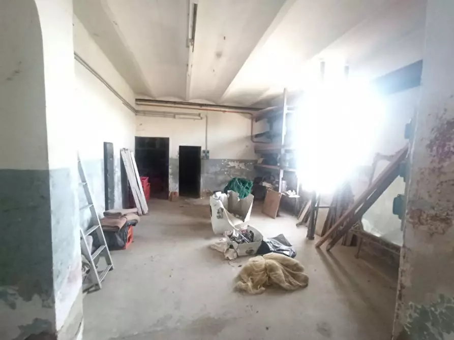 Immagine 11 di Laboratorio in vendita  a Castiglione Del Lago