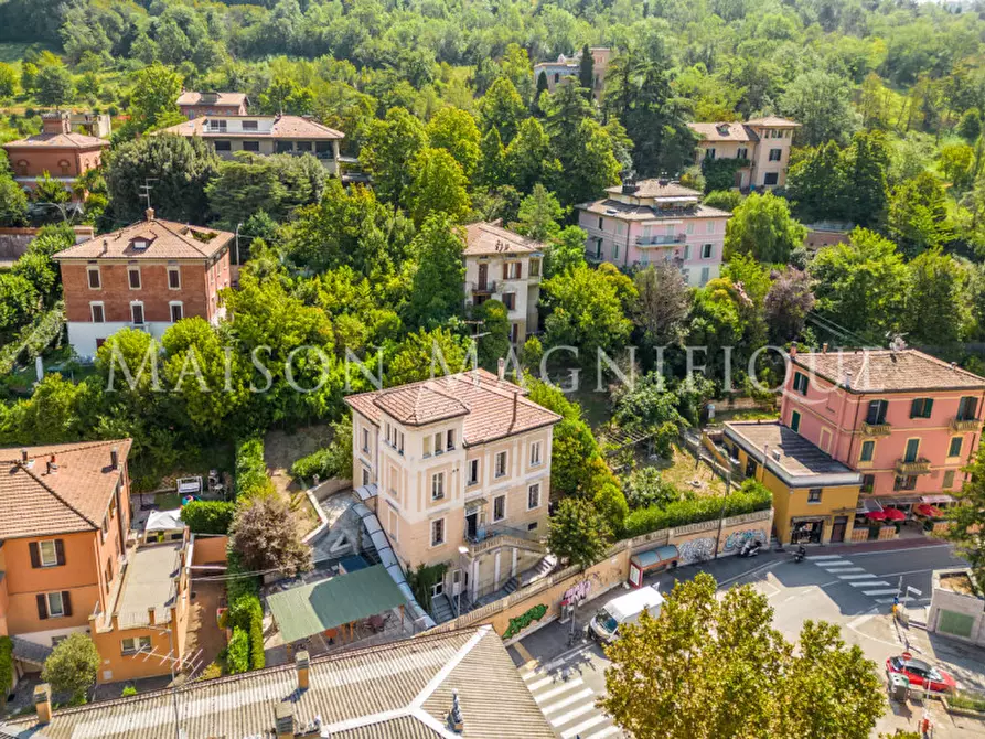 Immagine 1 di Villa in vendita  in via san mamolo a Bologna