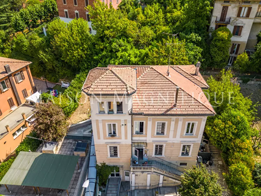 Immagine 1 di Villa in vendita  in via san mamolo a Bologna