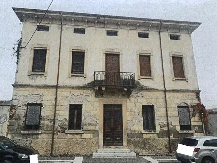 Immagine 1 di Palazzo in vendita  in VIA VITTORIO EMANUELE 17 a Erbe'