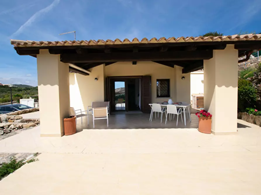 Immagine 23 di Villetta a schiera in vendita  a Golfo Aranci