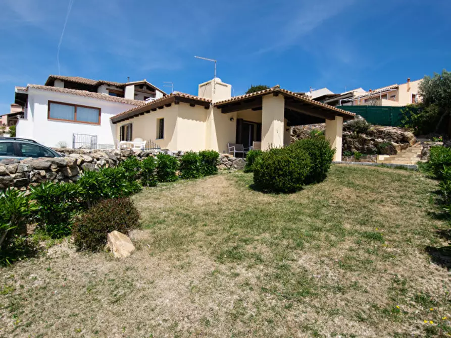 Immagine 32 di Villetta a schiera in vendita  a Golfo Aranci