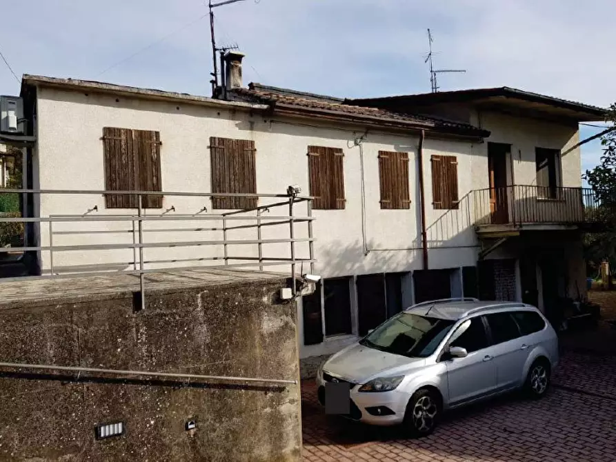 Immagine 1 di Casa bifamiliare in vendita  in Via Martiri a Borso Del Grappa