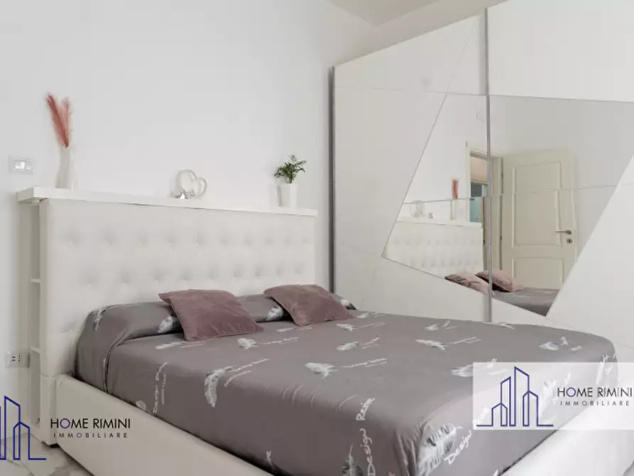 Immagine 1 di Appartamento in vendita  a Rimini