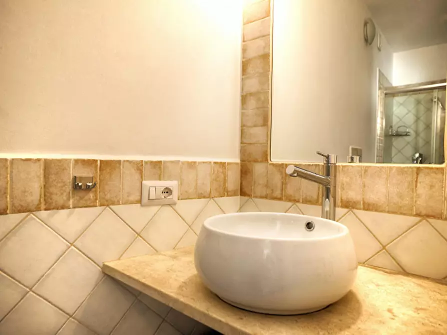 Immagine 38 di Bed & Breakfast in vendita  a Olbia