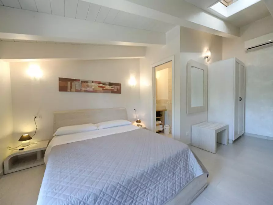 Immagine 70 di Bed & Breakfast in vendita  a Olbia