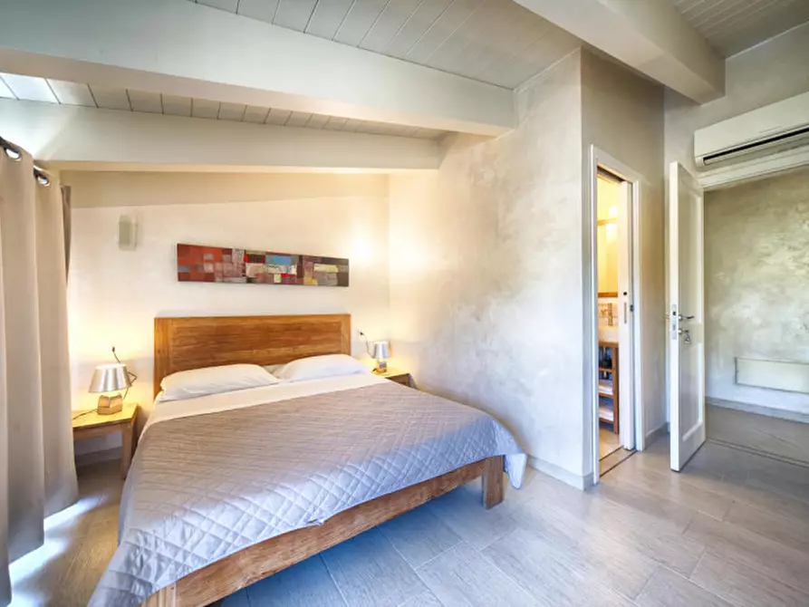 Immagine 76 di Bed & Breakfast in vendita  a Olbia