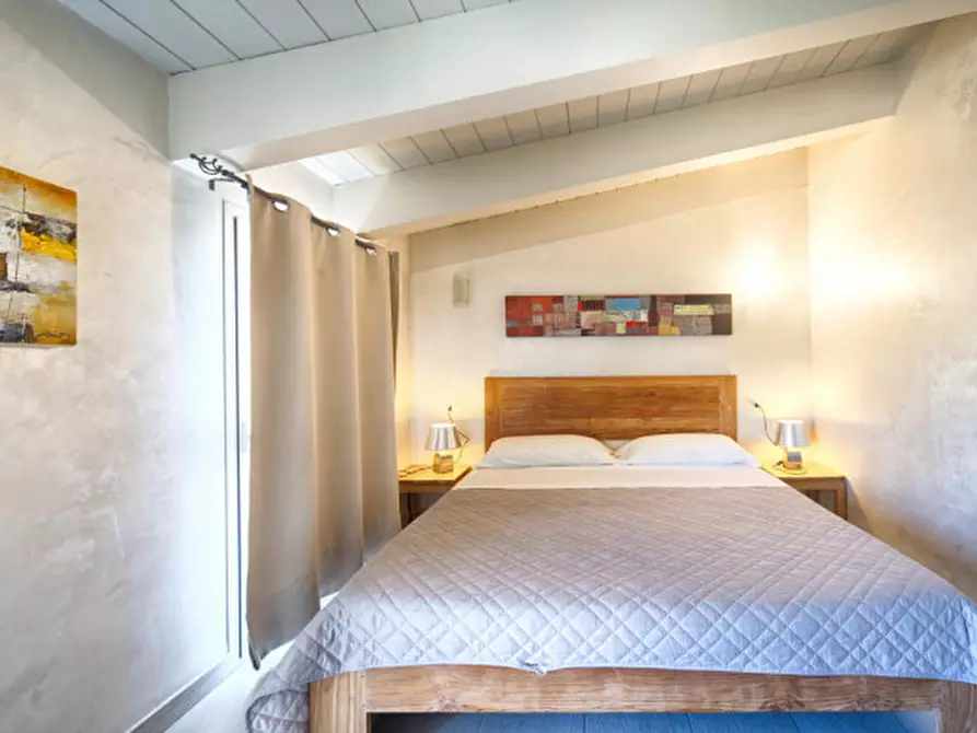 Immagine 77 di Bed & Breakfast in vendita  a Olbia