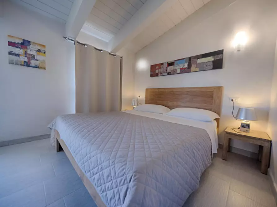 Immagine 80 di Bed & Breakfast in vendita  a Olbia