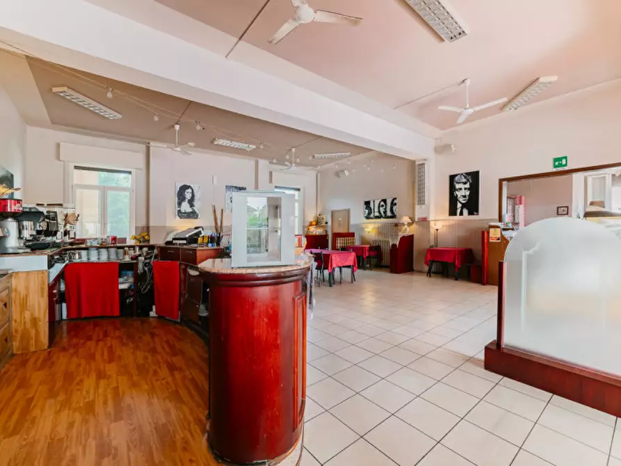 Immagine 10 di Attività commerciale in vendita  in piazza antonio gramsci 7 a Borgo Mantovano