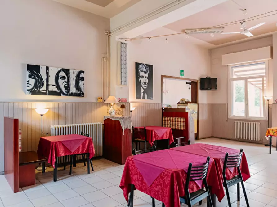 Immagine 14 di Attività commerciale in vendita  in piazza antonio gramsci 7 a Borgo Mantovano