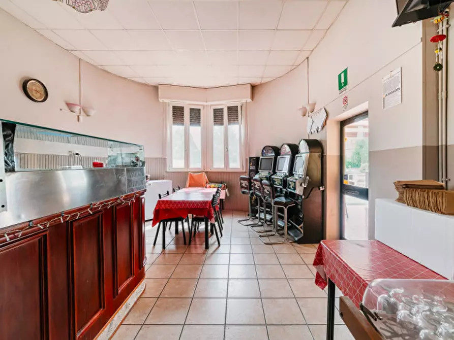 Immagine 15 di Attività commerciale in vendita  in piazza antonio gramsci 7 a Borgo Mantovano