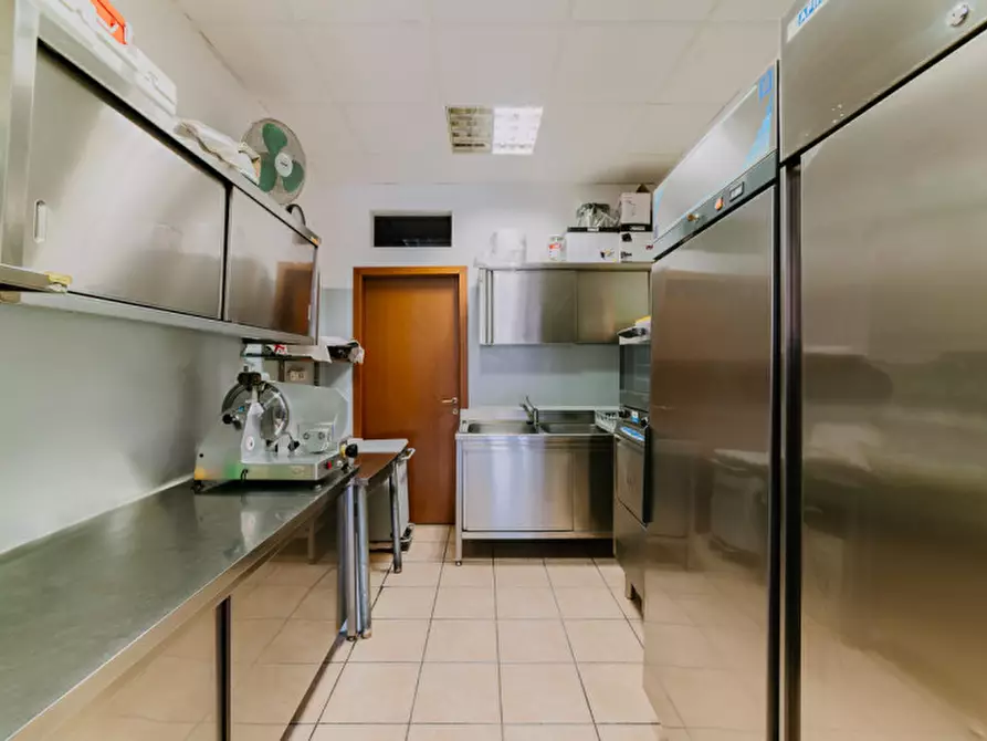 Immagine 18 di Attività commerciale in vendita  in piazza antonio gramsci 7 a Borgo Mantovano