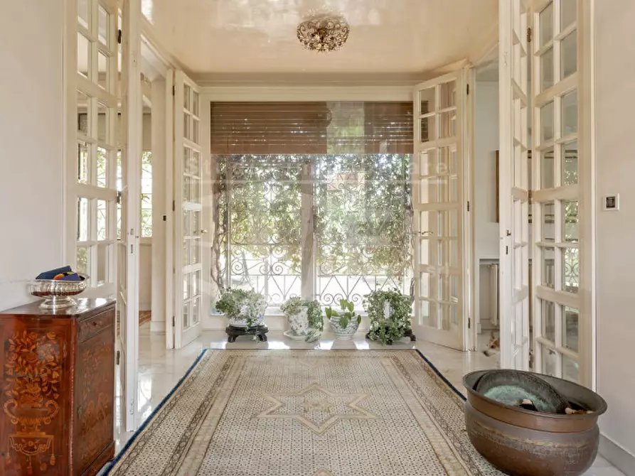 Immagine 2 di Villa in vendita  in Viale di antignano a Livorno