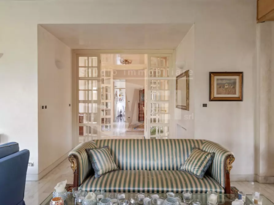 Immagine 4 di Villa in vendita  in Viale di antignano a Livorno