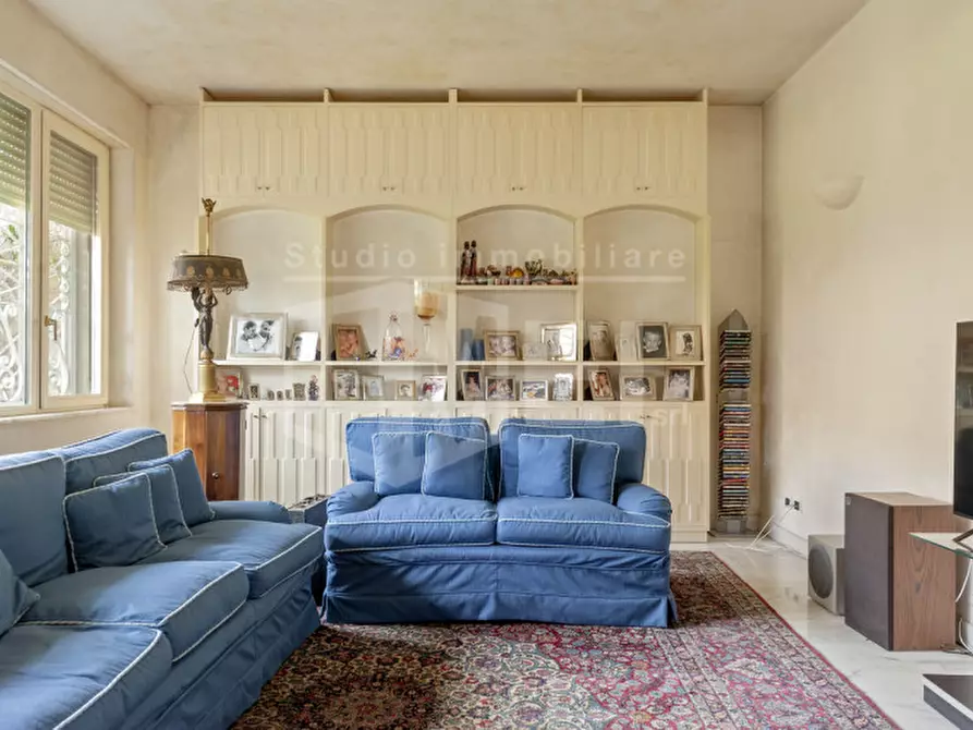 Immagine 11 di Villa in vendita  in Viale di antignano a Livorno