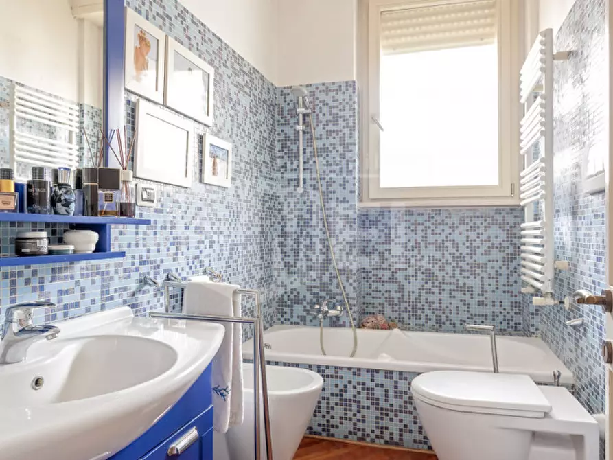 Immagine 36 di Villa in vendita  in Viale di antignano a Livorno