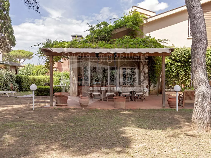 Immagine 37 di Villa in vendita  in Viale di antignano a Livorno