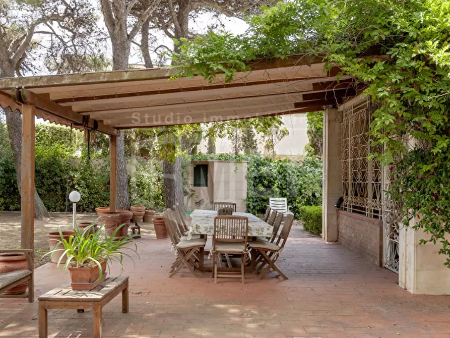 Immagine 38 di Villa in vendita  in Viale di antignano a Livorno
