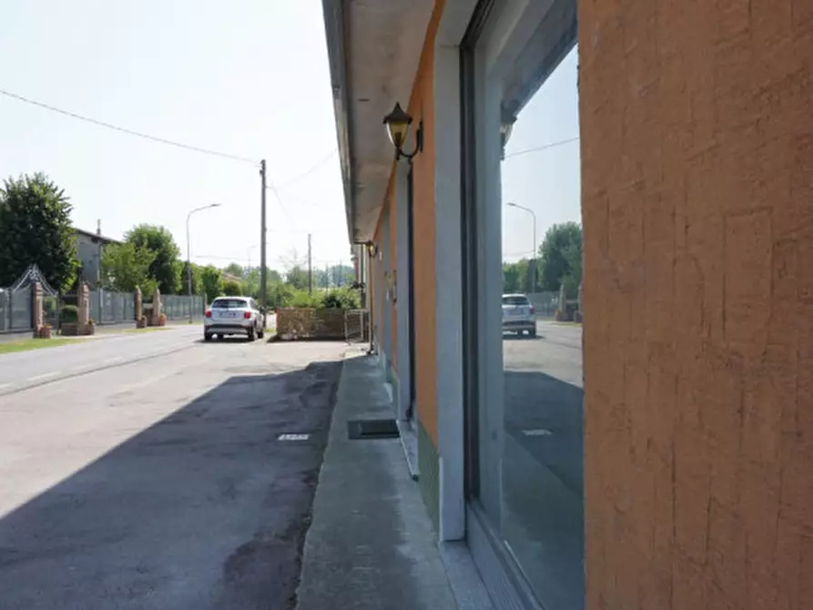 Immagine 12 di Laboratorio in affitto  in Via Serraglio Barbù 18 a Sissa Trecasali