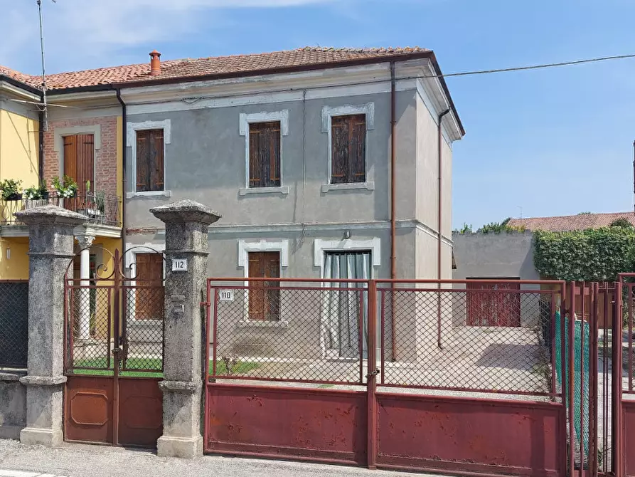 Immagine 1 di Casa quadrifamiliare in vendita  a Badia Polesine