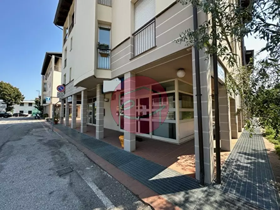 Immagine 4 di Negozio in vendita  a Savignano Sul Rubicone