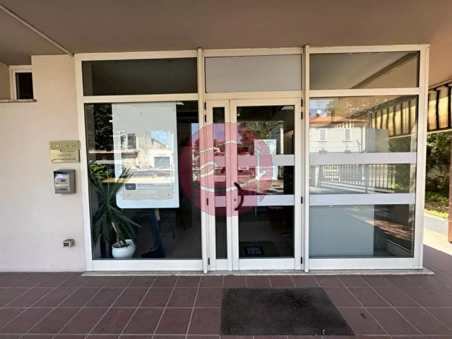 Immagine 7 di Negozio in vendita  a Savignano Sul Rubicone