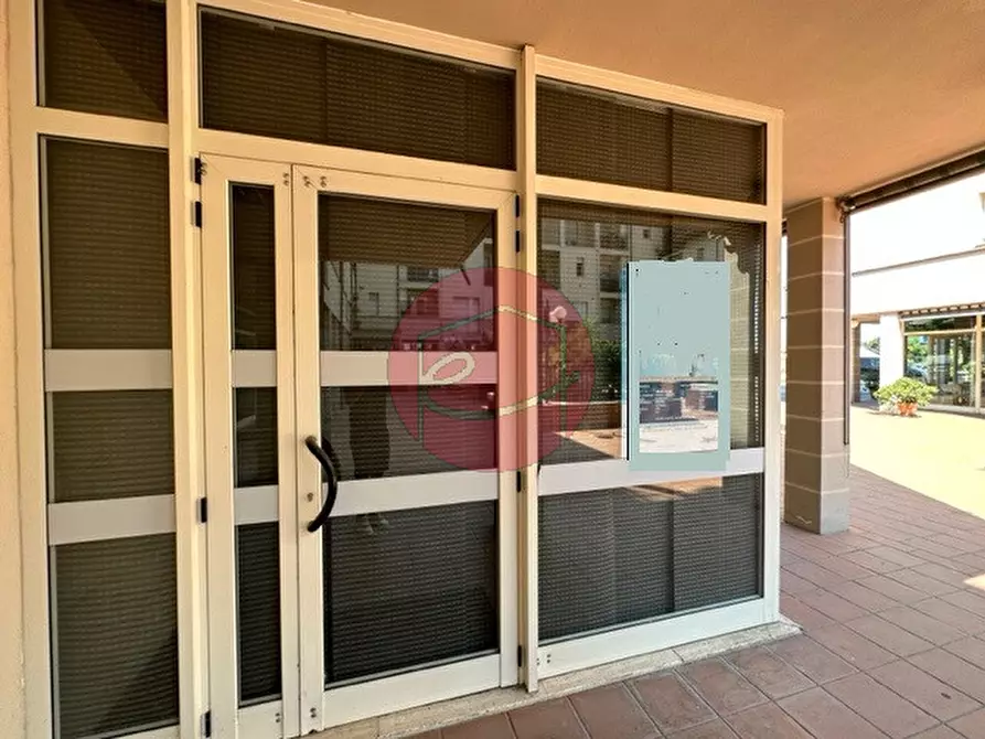 Immagine 8 di Negozio in vendita  a Savignano Sul Rubicone