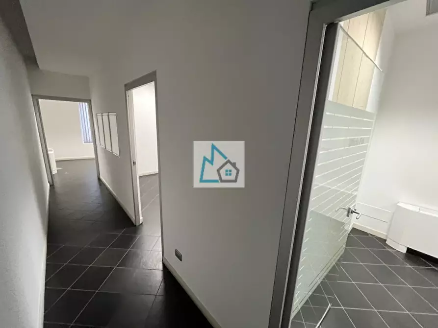Immagine 11 di Ufficio in vendita  in Via 3 Novembre a Tione Di Trento