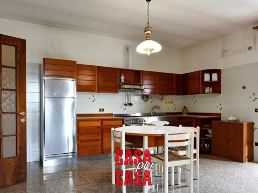 Immagine 3 di Casa indipendente in vendita  in Viale delle Industrie a Sant'elena