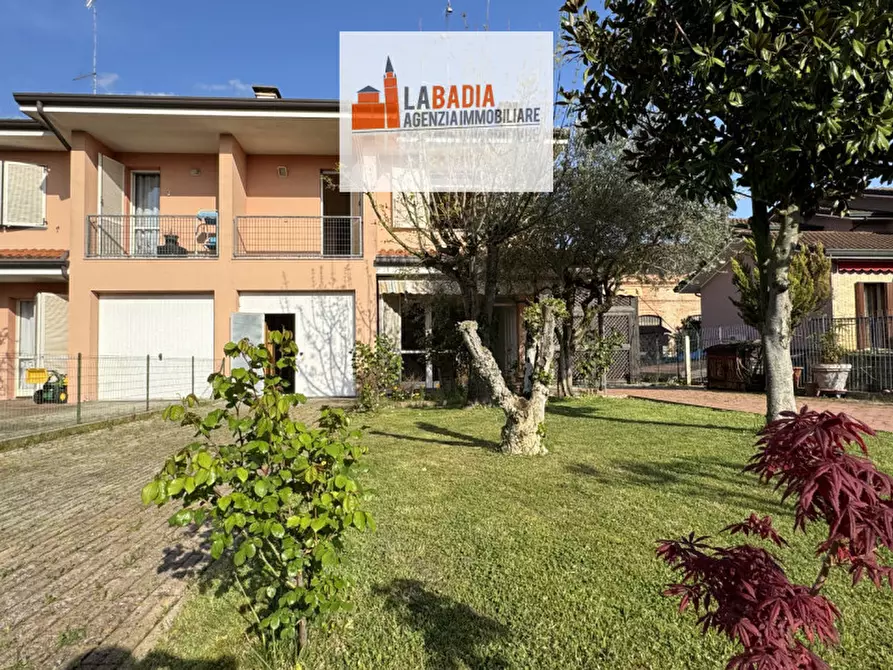 Immagine 1 di Villa in vendita  in Via Viaro 101 a Badia Polesine