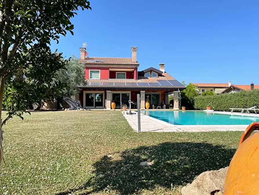 Immagine 1 di Villa in vendita  a Mestrino