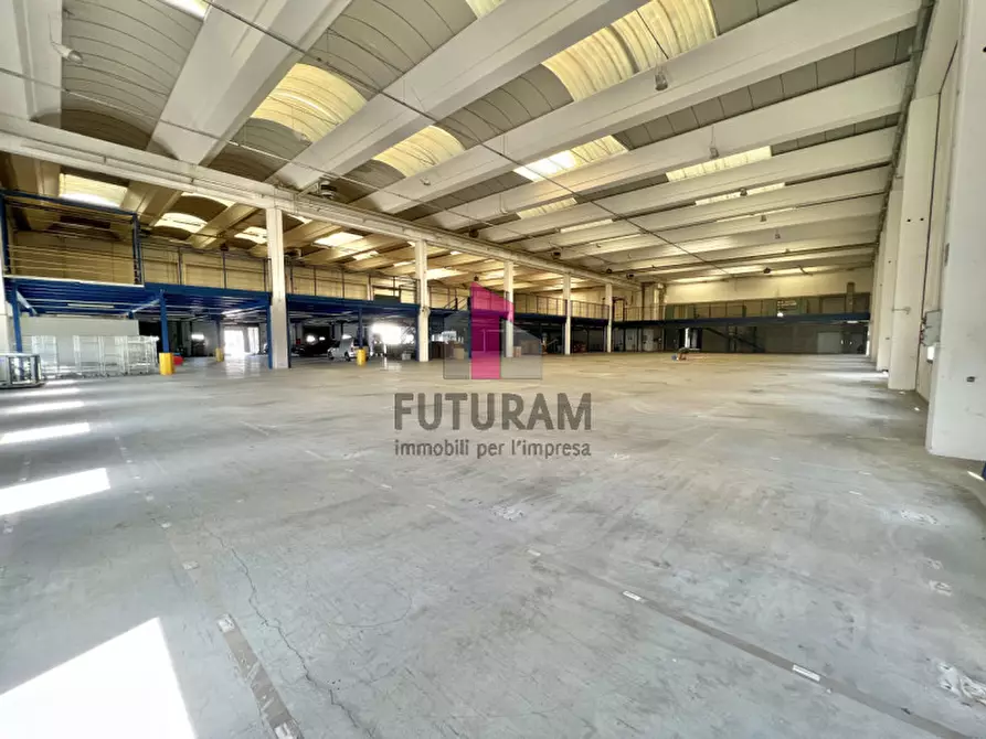 Immagine 2 di Capannone industriale in affitto  a Chiuppano