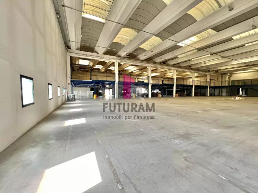 Immagine 3 di Capannone industriale in affitto  a Chiuppano