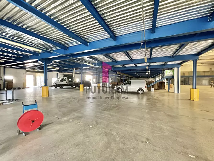 Immagine 5 di Capannone industriale in affitto  a Chiuppano