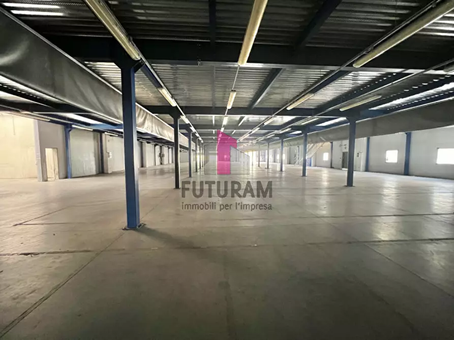 Immagine 7 di Capannone industriale in affitto  a Chiuppano